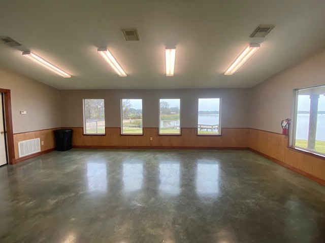 218 Cattle Drive Trail Angleton, TX 77515 - Photo 31 of 34 an empty room with windows