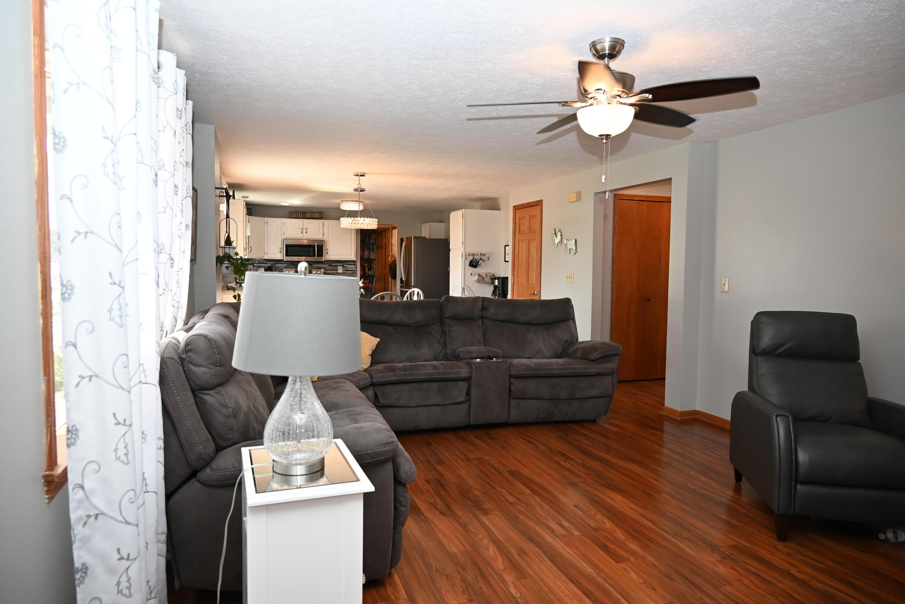 3305 Gooding Road Marion, OH 43302 - Photo 22 of 85 Beautiful laminate flooring in family room