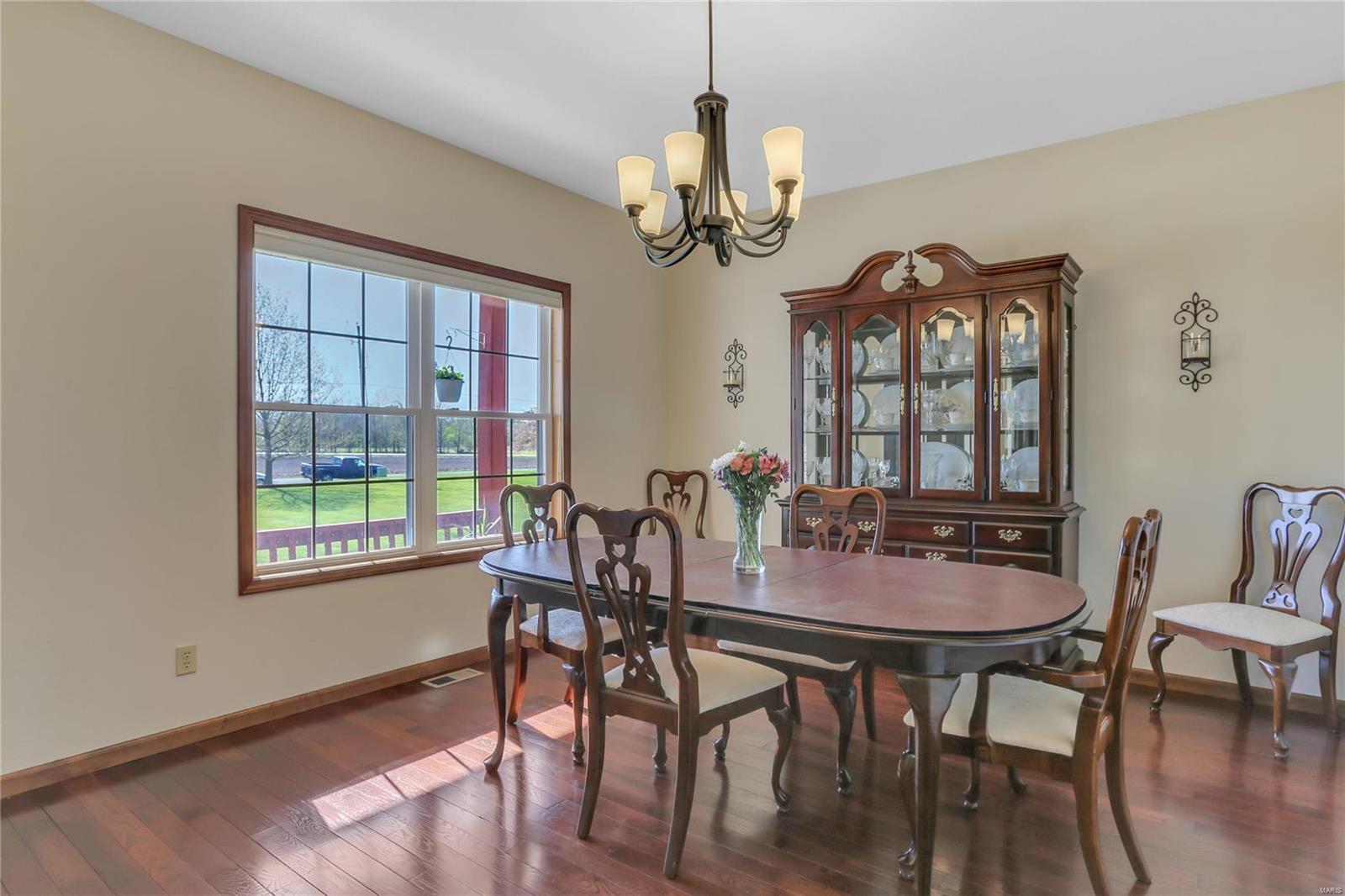 4807 South Hazel Road Edwardsville, IL 62025 - Photo 6 of 36 Gallery Image 6
