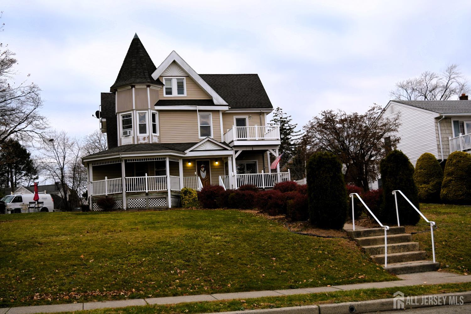 472 Cliff Road, Unit 3 Sewaren, NJ 07077 - Photo 2 of 16 a front view of a house with garden