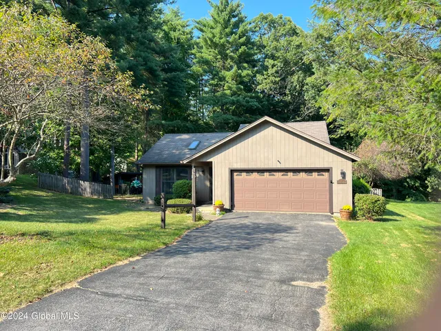 $2,350 | 35 Meadow Rue Place, Malta, NY 12020