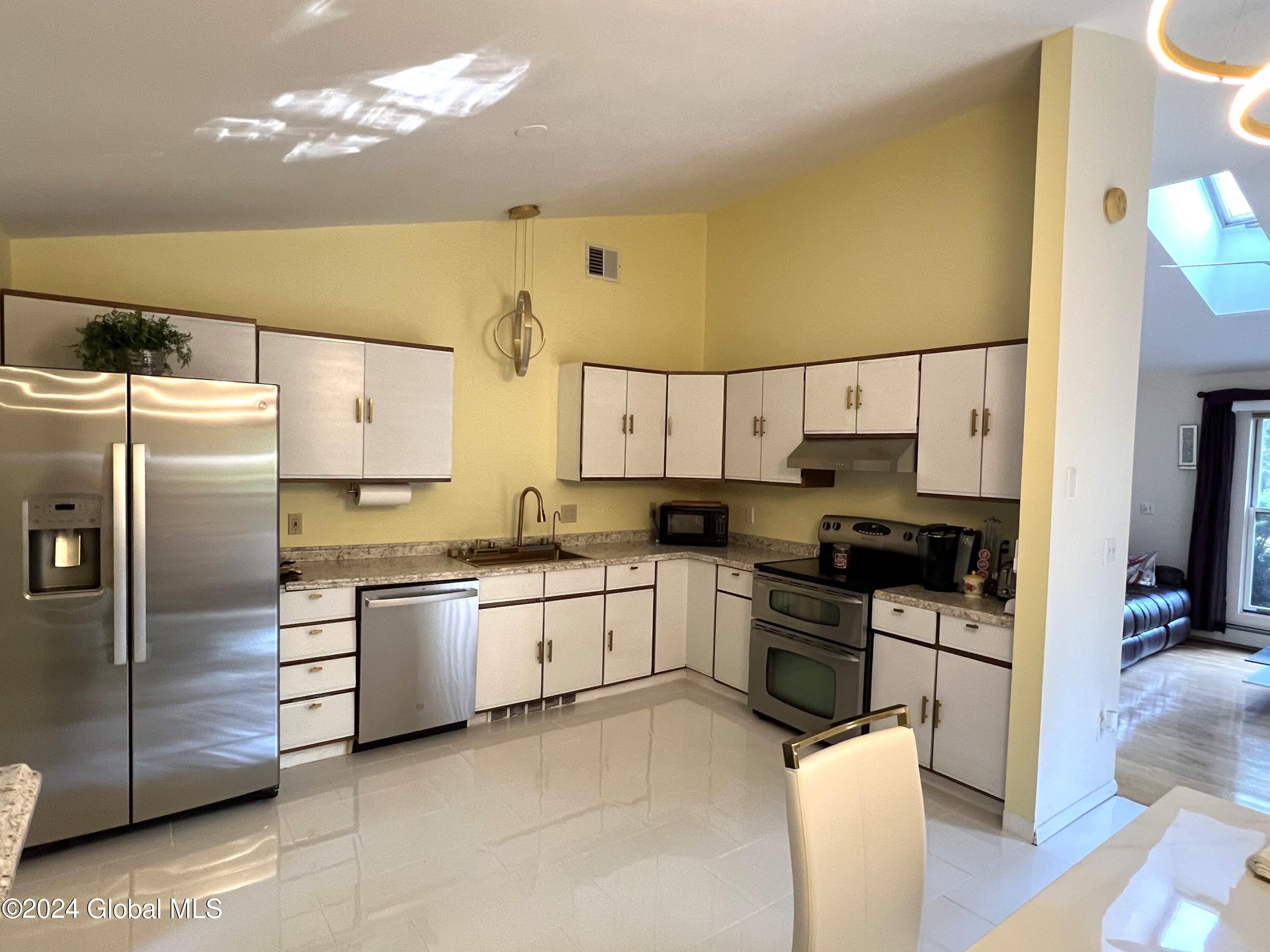 35 Meadow Rue Place Malta, NY 12020 - Photo 3 of 52 Photo Sep 04 2024, 3 59 08 PM