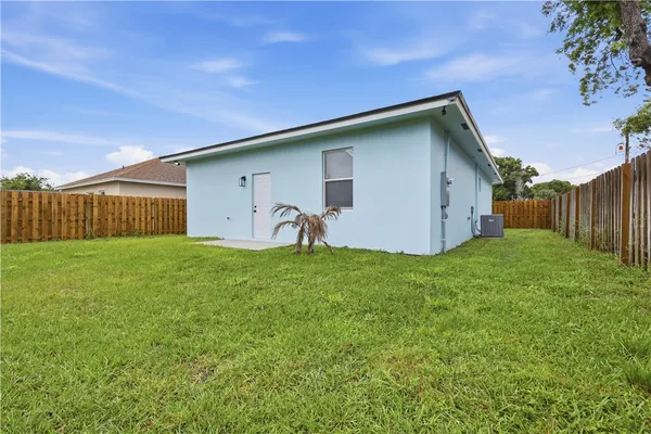 $2,200 | 4248 26th Avenue, Vero Beach, FL 32967