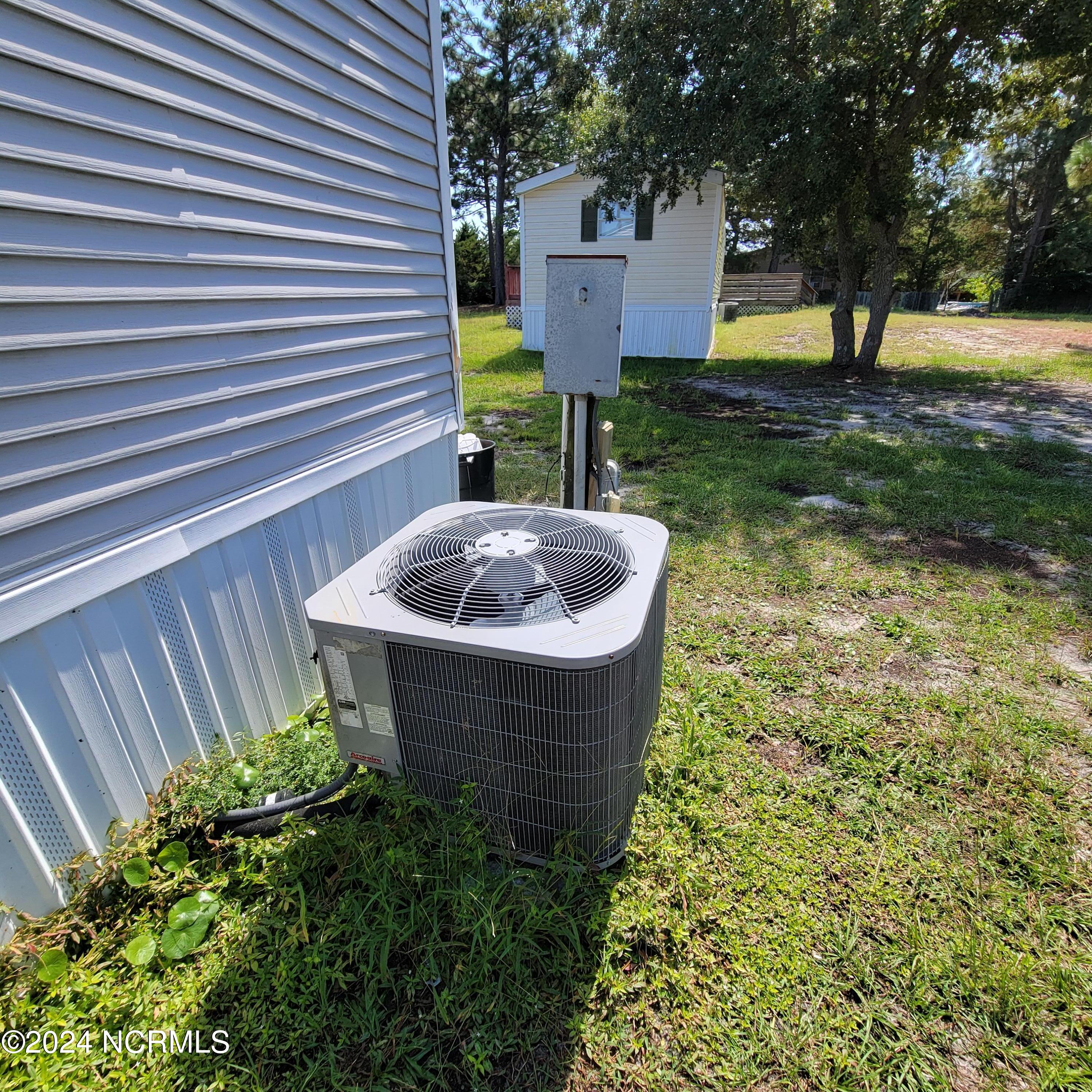 119 North Kings Street Hubert, NC 28539 - Photo 4 of 19 4