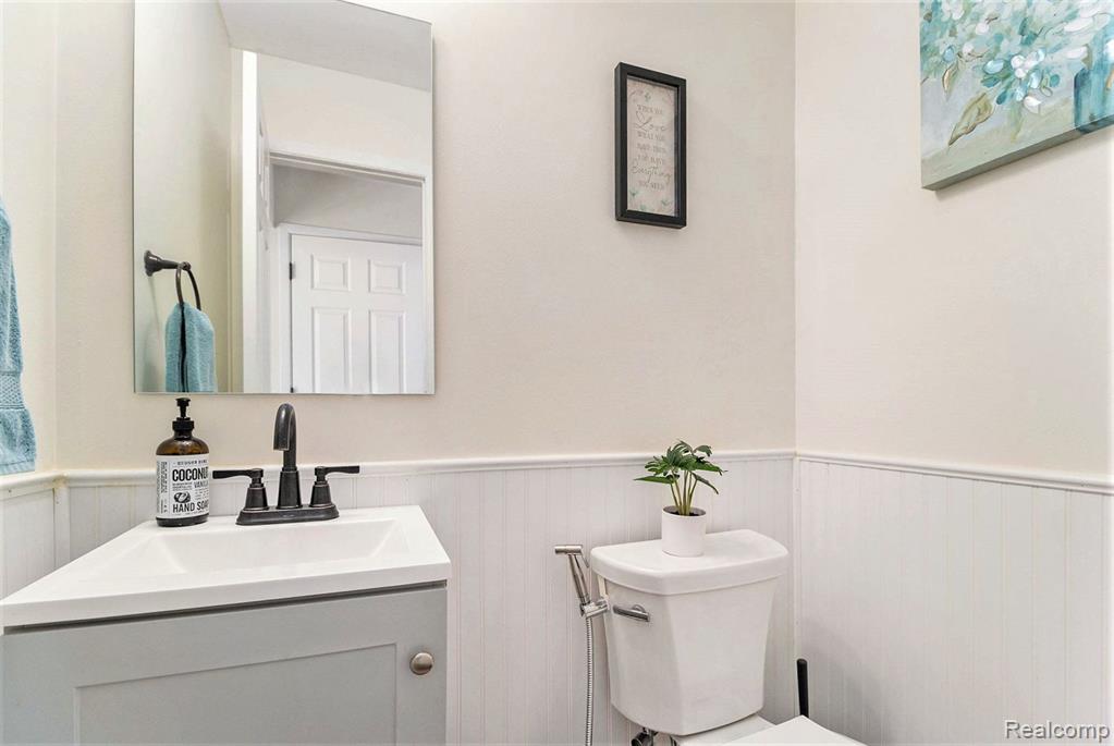 857 Hampton Circle Rochester Hills, MI 48307 - Photo 19 of 41