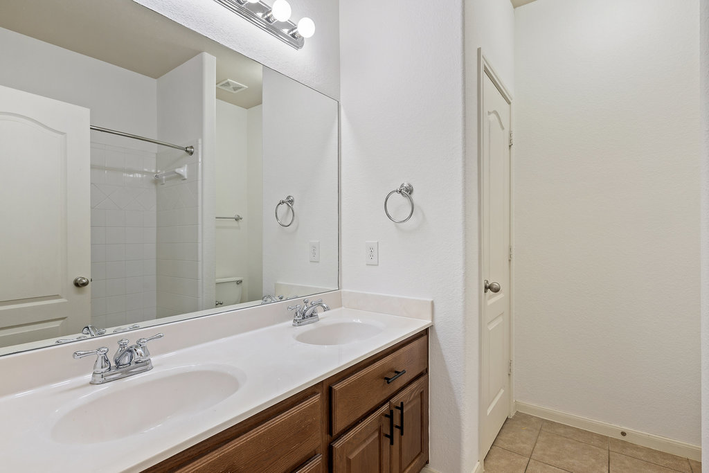 2617 Salorn Way Round Rock, TX 78681 - Photo 31 of 40 a bathroom with a sink and a mirror