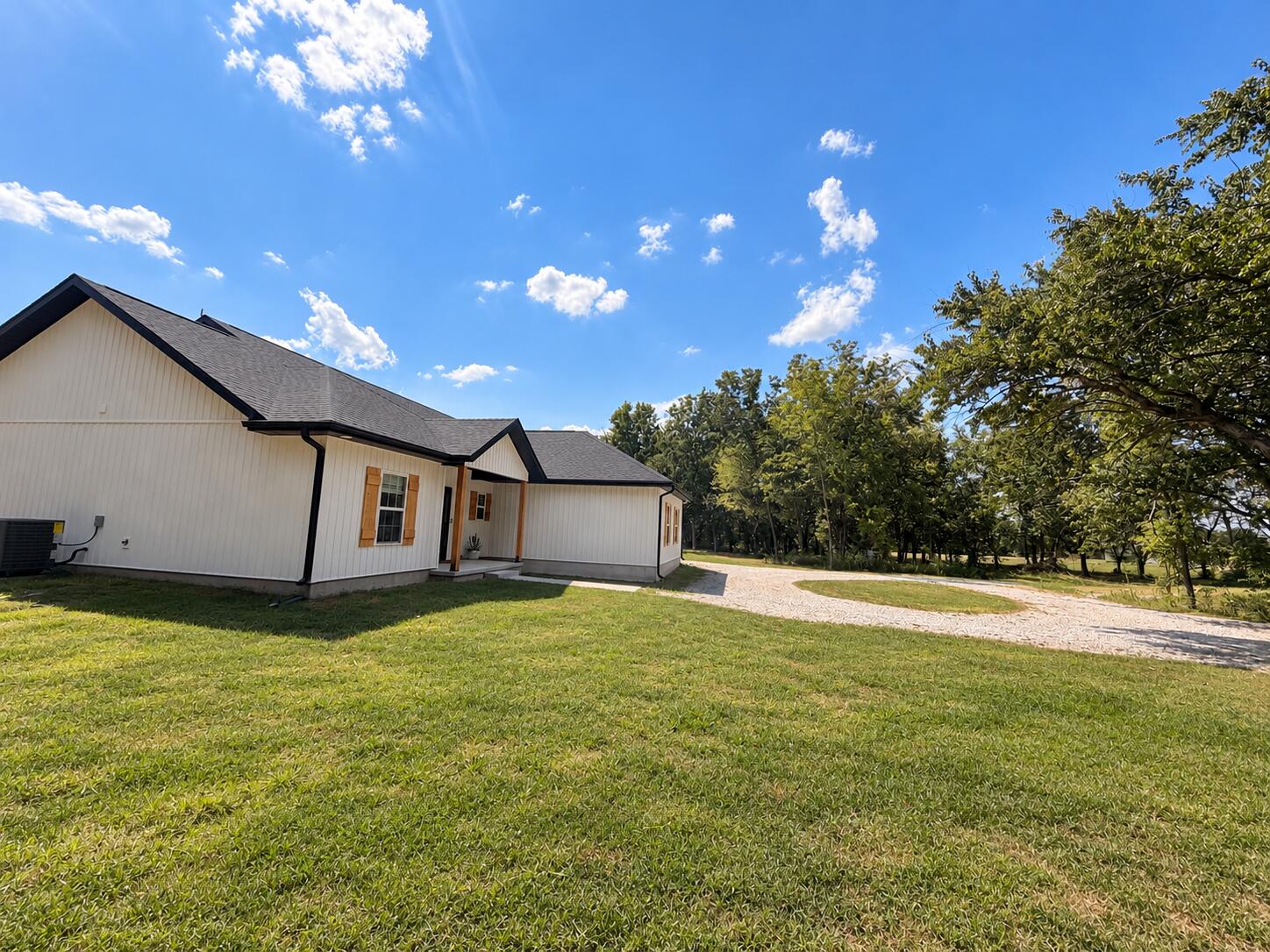916 East 438th Road Bolivar, MO 65613 - Photo 4 of 14 IMG_20260928_172851