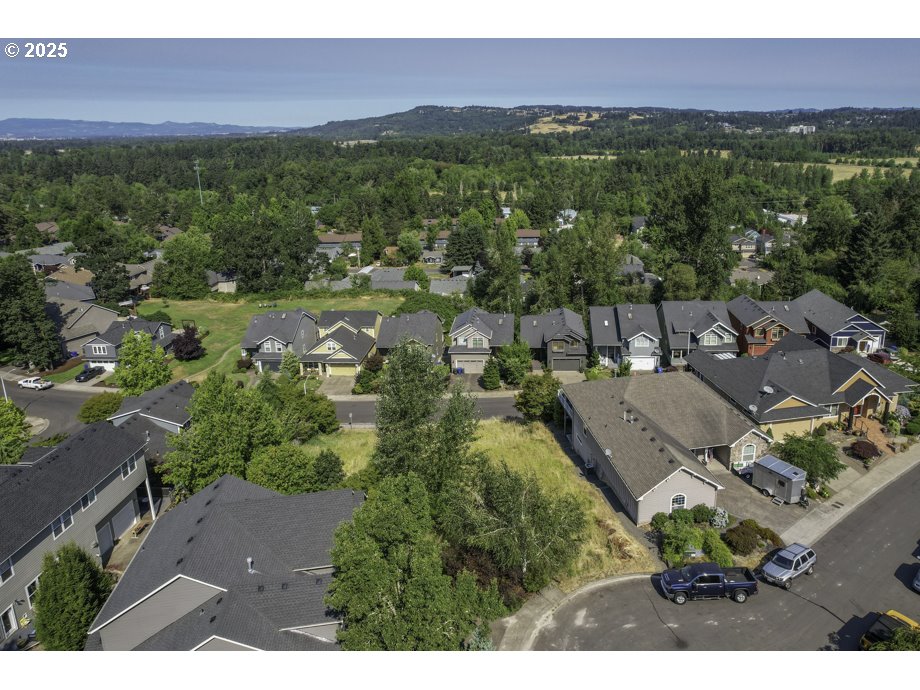 2765 Prominent Court South Salem, OR 97302 - Photo 2 of 16 a view of a city with mountain view