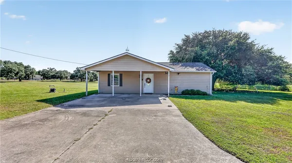 $305,000 | 511 Lakeview Drive, Somerville, TX 77879