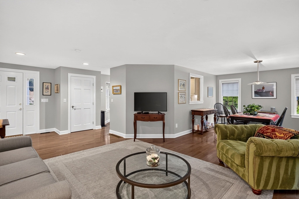 8 Elizabeth Circle, Unit 8 Mashpee, MA 02649 - Photo 5 of 34 Gallery Image 5