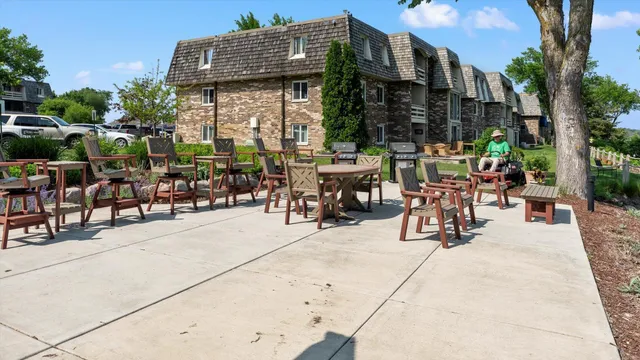 $229,900 | 4397 Wilshire Boulevard, Unit E305, Mound, MN 55364