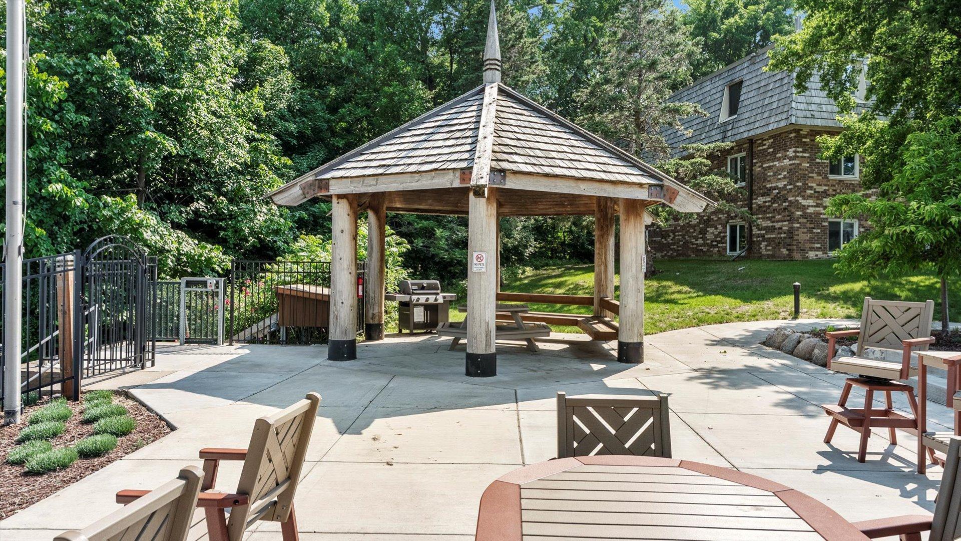 4397 Wilshire Boulevard, Unit E305 Mound, MN 55364 - Photo 40 of 53