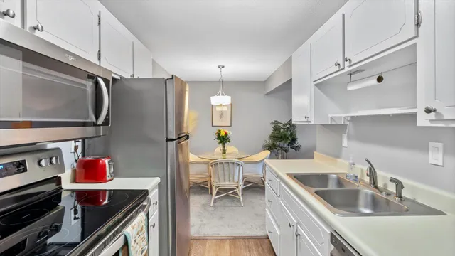 $229,900 | 4397 Wilshire Boulevard, Unit E305, Mound, MN 55364