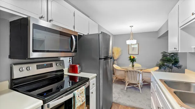 $229,900 | 4397 Wilshire Boulevard, Unit E305, Mound, MN 55364