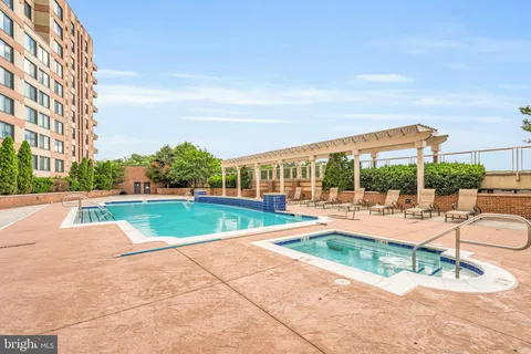 $399,000 | 2451 Midtown Avenue, Unit 501, Alexandria, VA 22303