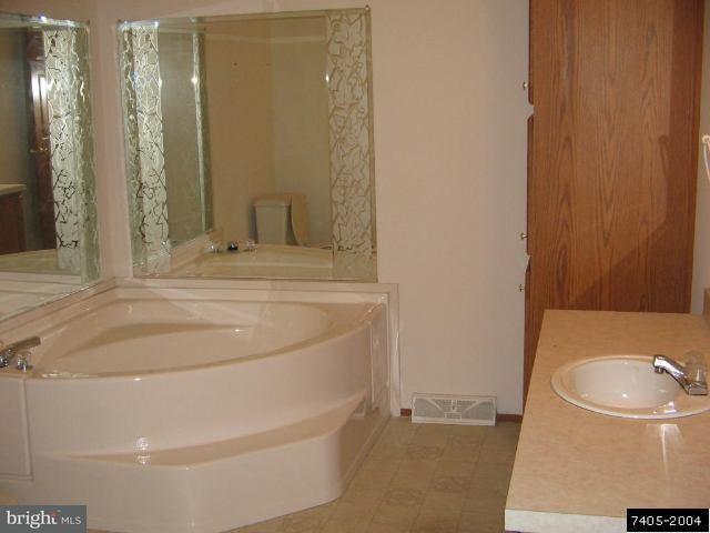 4085 Carlisle Road Dover, PA 17315 - Photo 5 of 9 Gallery Image 5