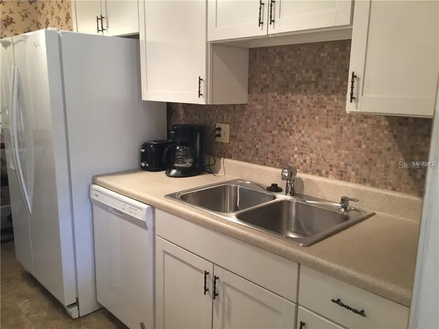 a close view of sink and tap