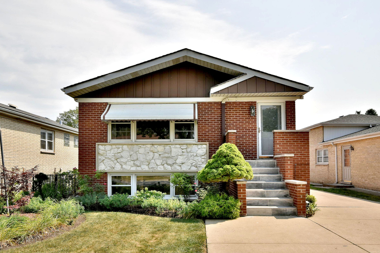 547 Walnut Street Elmhurst, IL 60126 - Photo 1 of 1