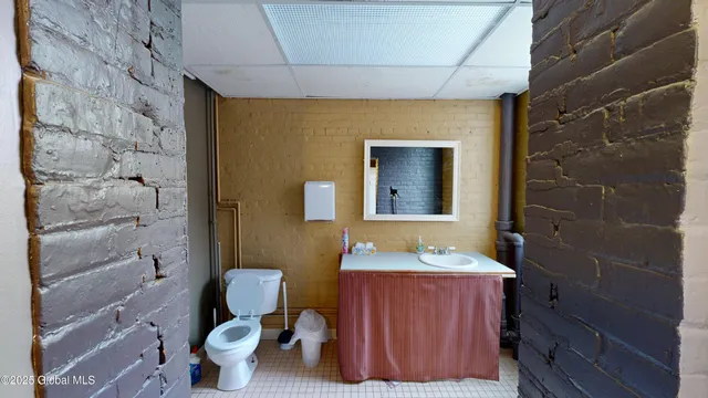 $1,800 | 9-15 Broad Street, Unit SUITE 402, Glens Falls, NY 12801