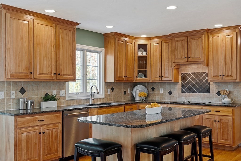 8 Autumn Ridge Road Berlin, MA 01503 - Photo 7 of 42 Gallery Image 7