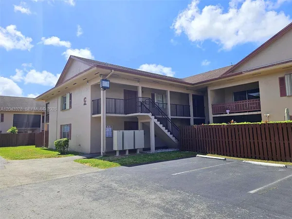 $2,000 | 11223 Southwest 88th Street, Unit 216C, Miami, FL 33176