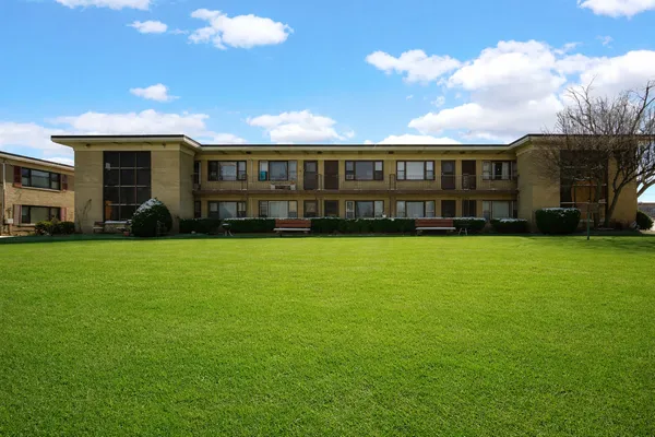 $128,000 | 12 North King Arthur Court, Unit 11, Melrose Park, IL 60164