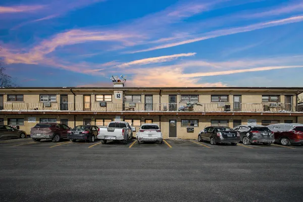 $128,000 | 12 North King Arthur Court, Unit 11, Melrose Park, IL 60164
