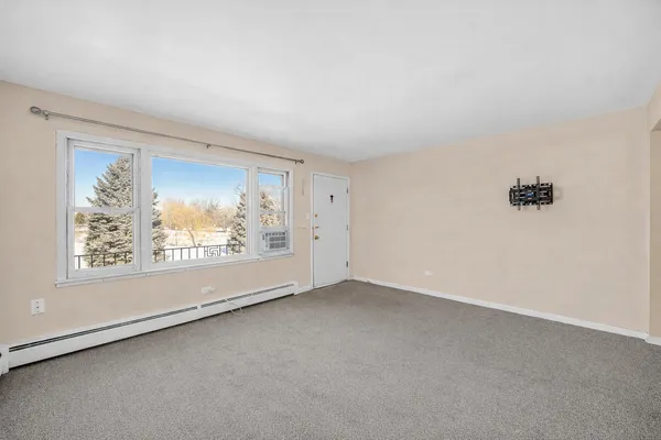 $128,000 | 12 North King Arthur Court, Unit 11, Melrose Park, IL 60164