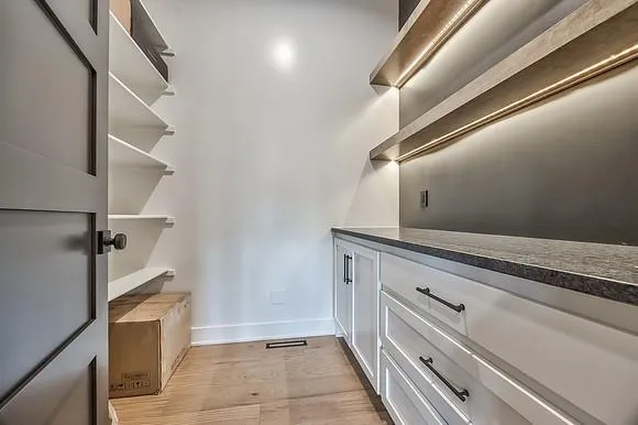 $1,025,190 | 9718 West 176th Terrace, Overland Park, KS 66013