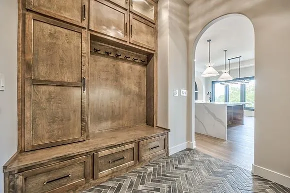 $1,025,190 | 9718 West 176th Terrace, Overland Park, KS 66013