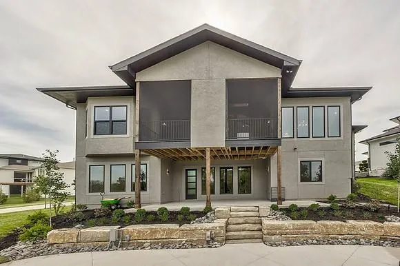 $1,025,190 | 9718 West 176th Terrace, Overland Park, KS 66013