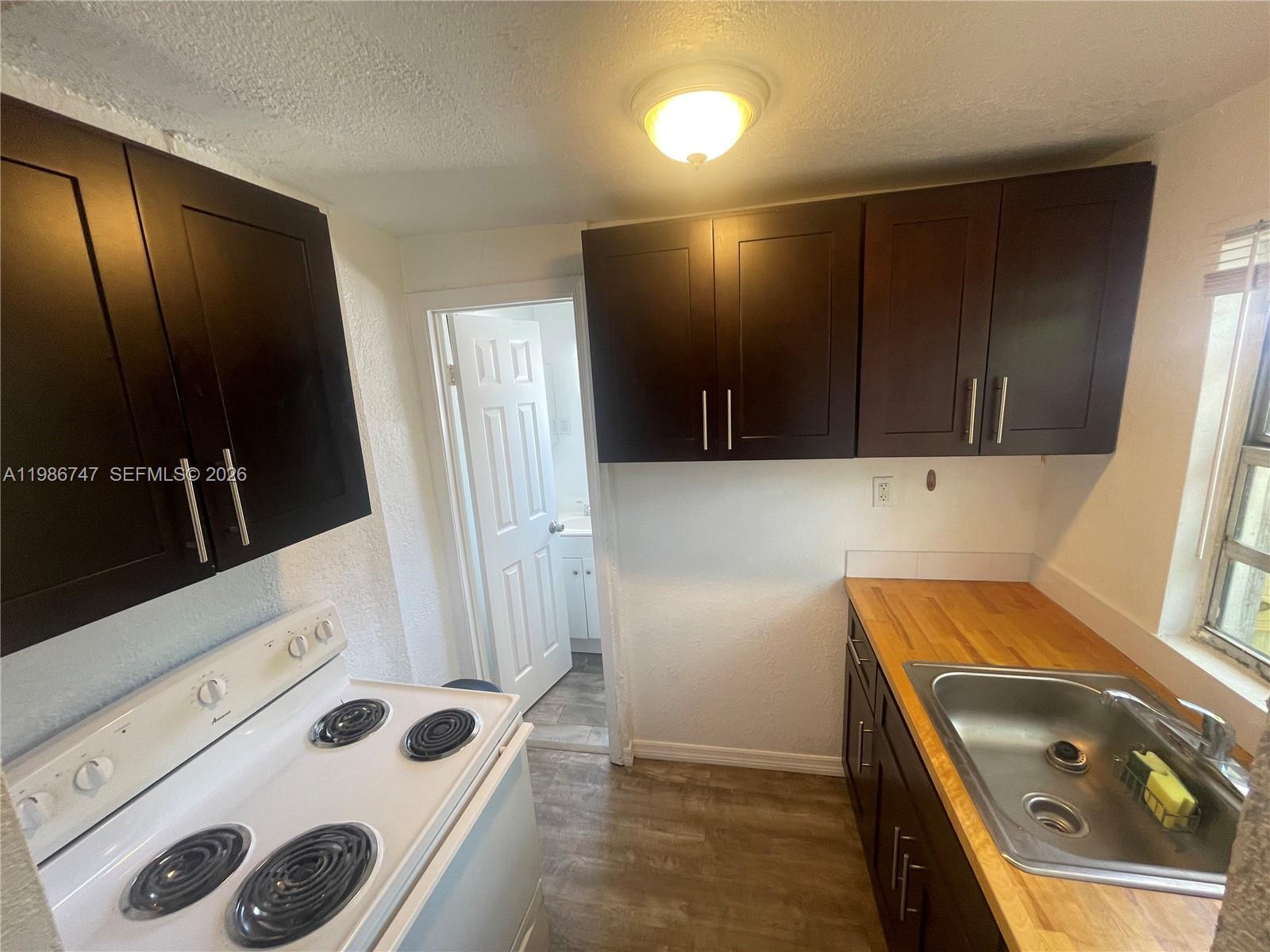 5738 Garfield Street, Unit B Hollywood, FL 33021 - Photo 7 of 27