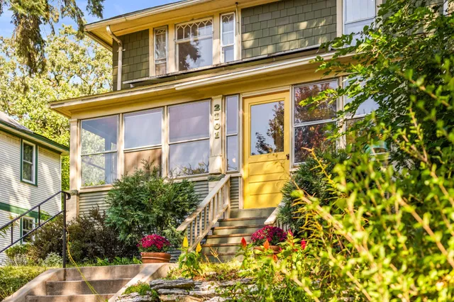 $525,000 | 2101 Scudder Street, St. Paul, MN 55108