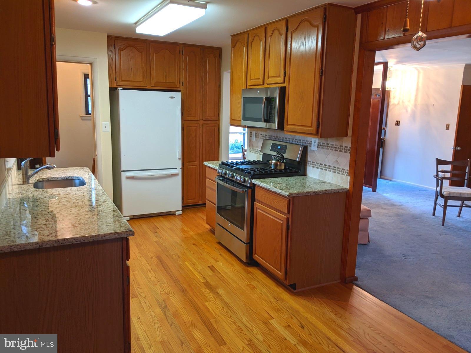 6711 Jerome Street Springfield, VA 22150 - Photo 11 of 24 New SS gas stove and microwave
