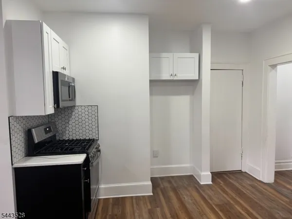$2,700 | 56 Smith Street, Newark, NJ 07106