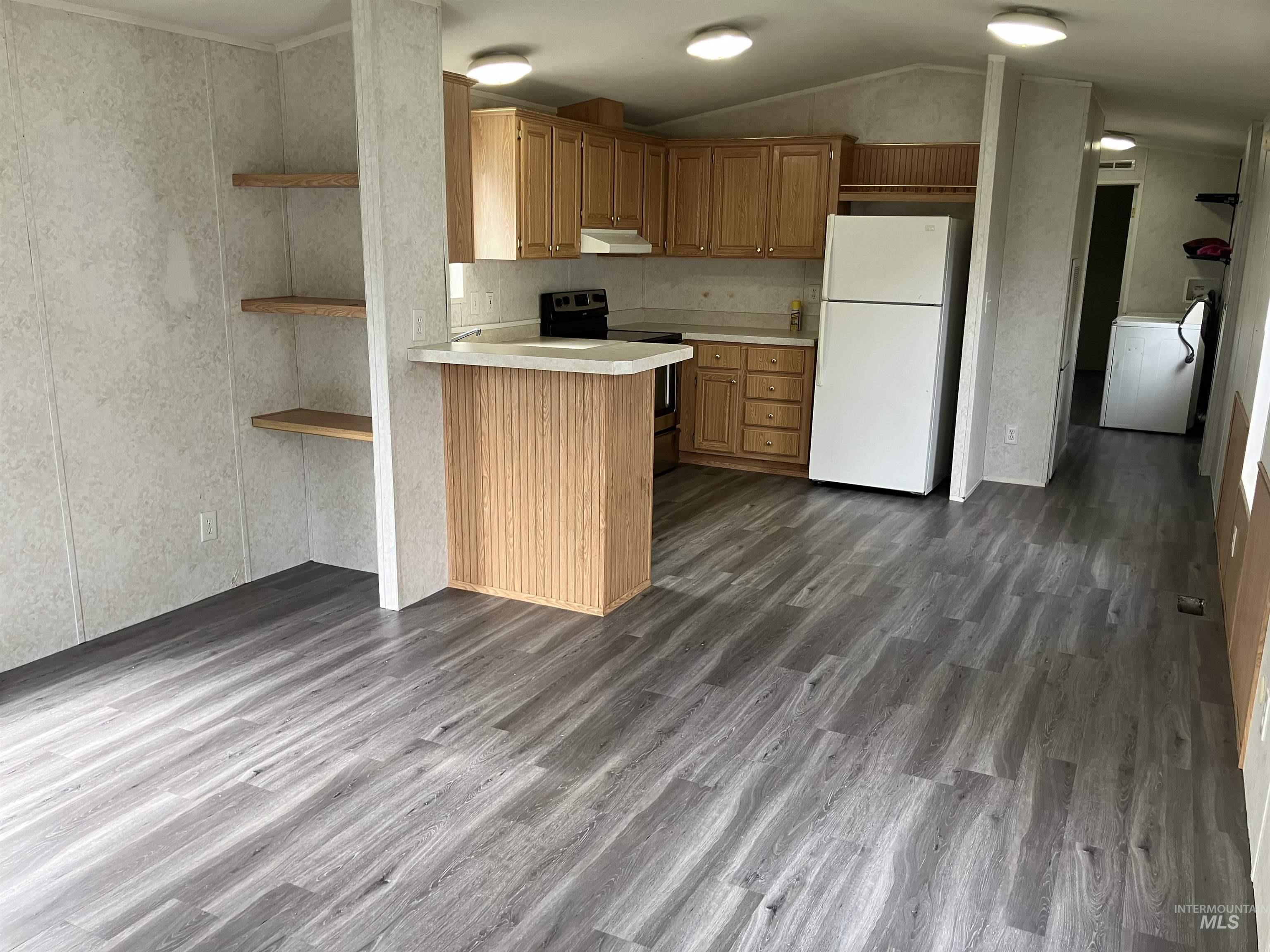 109 Adams Street Horseshoe Bend, ID 83629 - Photo 11 of 13 Space #5 - Park-owned manufactured home - living room & kitchen