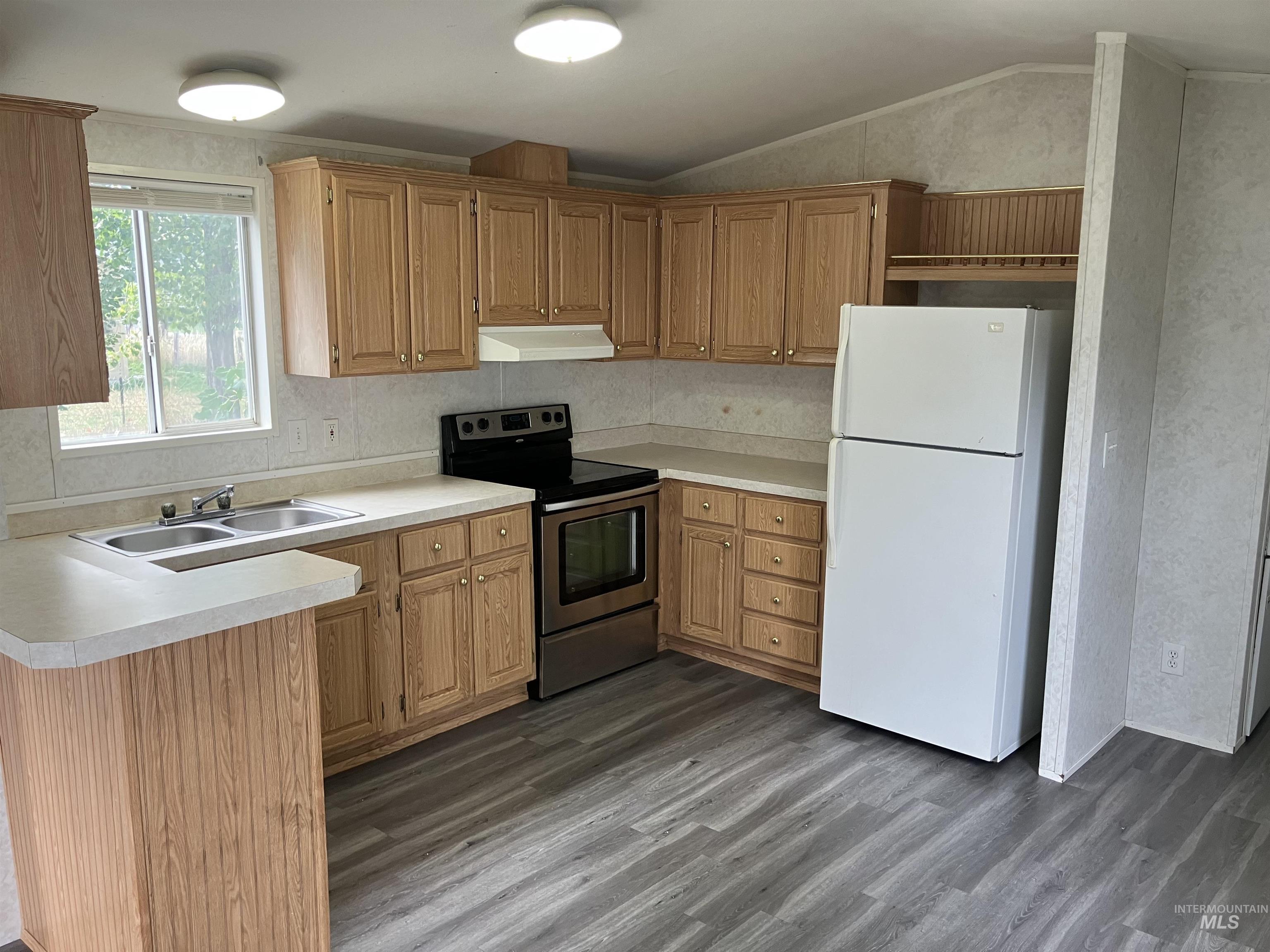 109 Adams Street Horseshoe Bend, ID 83629 - Photo 10 of 13 Space #5 - Park-owned manufactured home - kitchen
