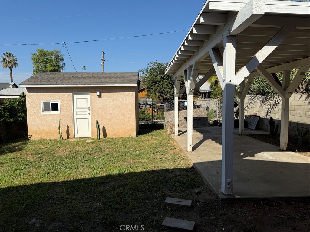 2315 11th Street Riverside, CA 92507 - Photo 13 of 16 Patio