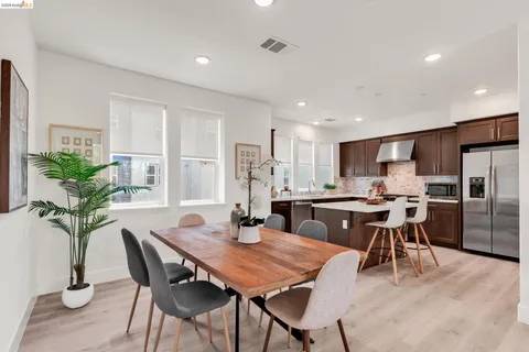$1,380,000 | 820 East Duane Avenue, Unit 5, Sunnyvale, CA 94085