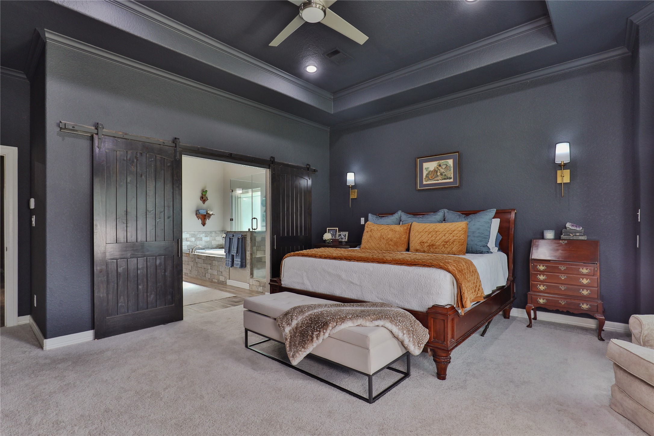 814 Comanche Trail Drive Rosharon, TX 77583 - Photo 24 of 50 a spacious bedroom with a bed and a chandelier
