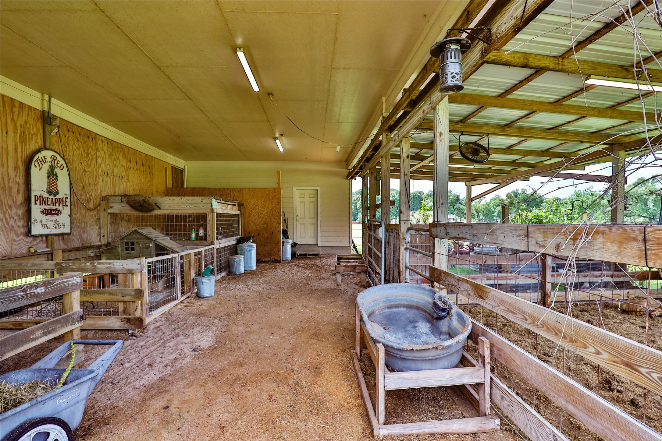 814 Comanche Trail Drive Rosharon, TX 77583 - Photo 44 of 50 a view of a chairs and table in the patio