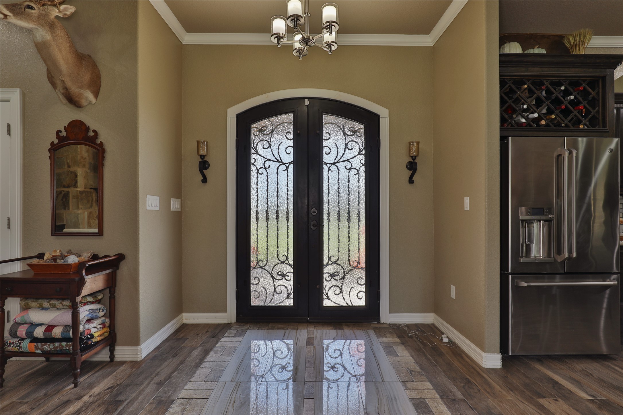 814 Comanche Trail Drive Rosharon, TX 77583 - Photo 9 of 50 a view of a hallway with wooden floor windows and entryway