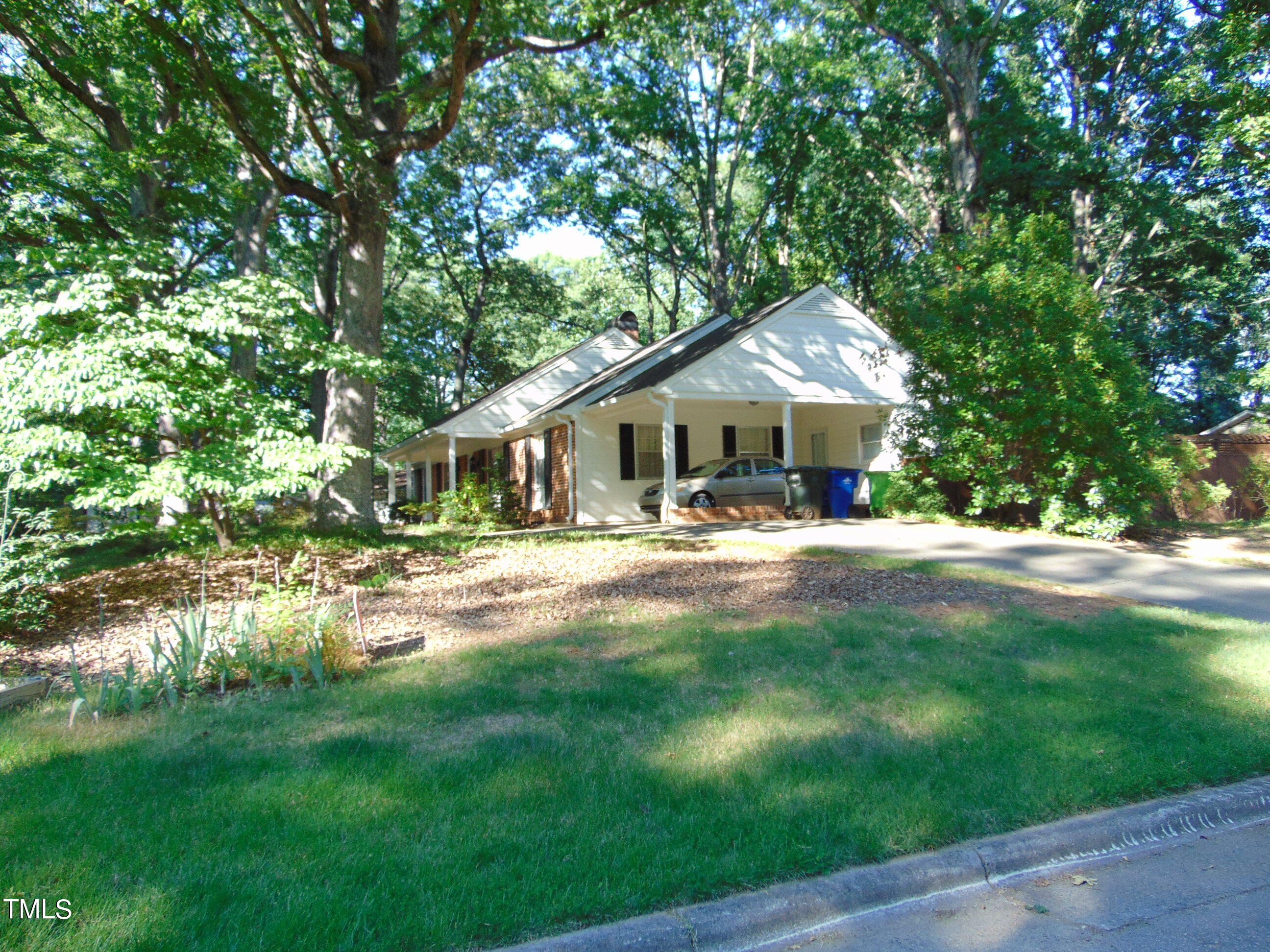 5400 Emerson Drive Raleigh, NC 27609 - Photo 4 of 55 DSC02612