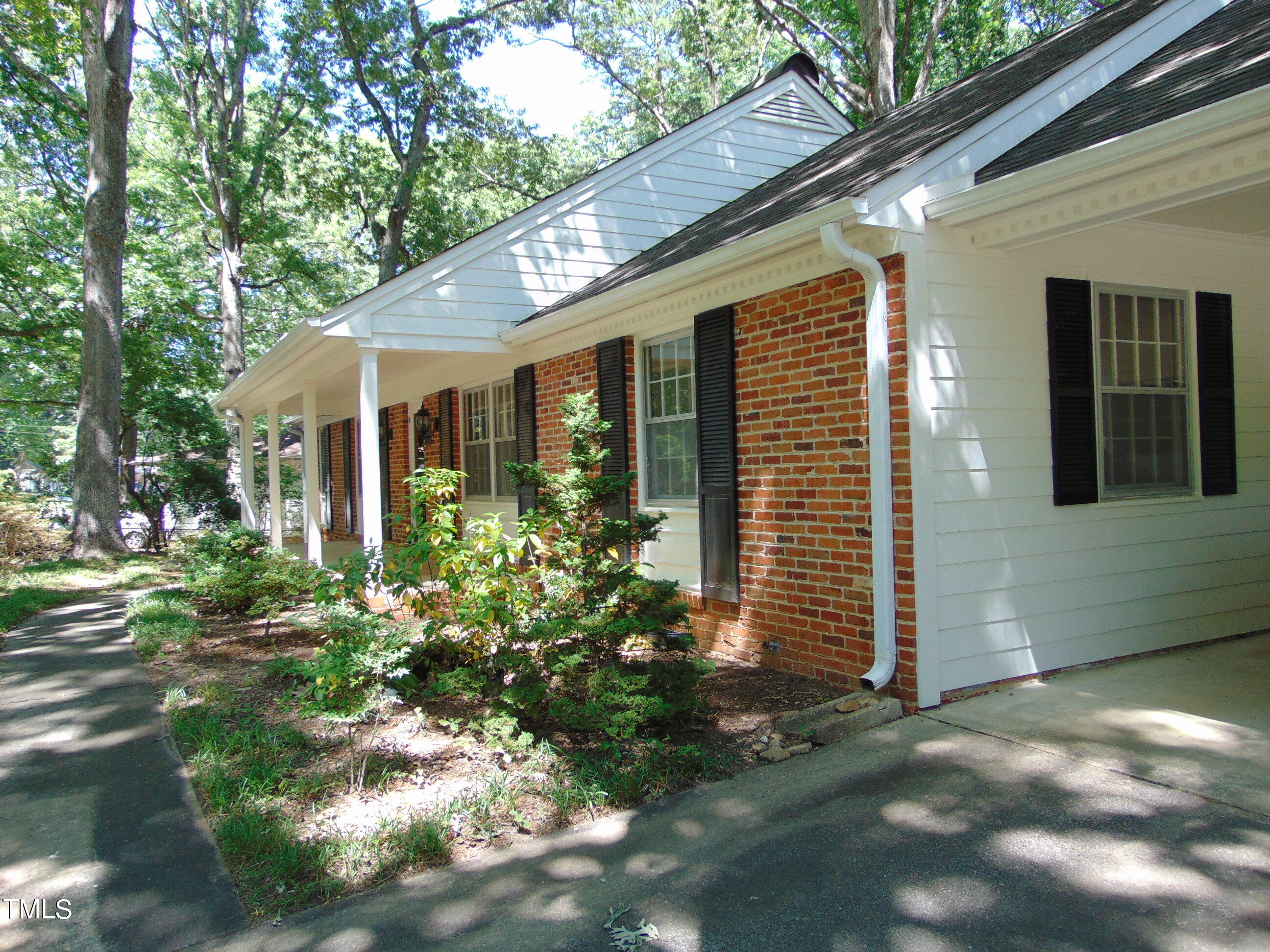 5400 Emerson Drive Raleigh, NC 27609 - Photo 5 of 55 DSC02768