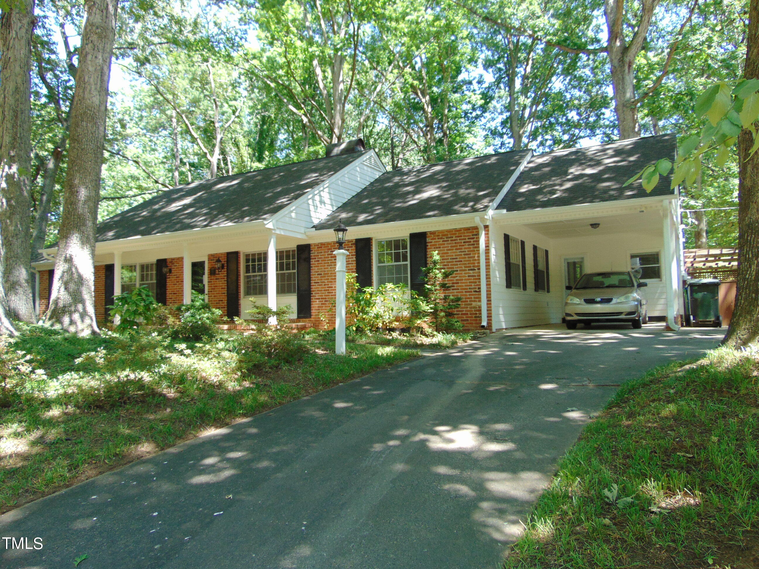 5400 Emerson Drive Raleigh, NC 27609 - Photo 6 of 55 DSC02769