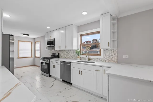 $515,000 | 9733 South Springfield Avenue, Evergreen Park, IL 60805