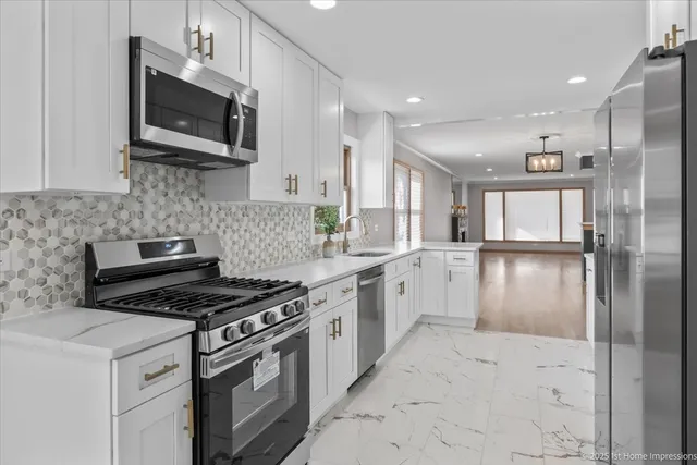 $515,000 | 9733 South Springfield Avenue, Evergreen Park, IL 60805