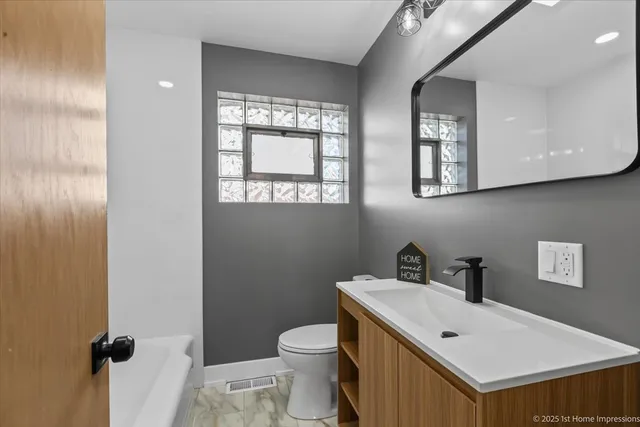 $515,000 | 9733 South Springfield Avenue, Evergreen Park, IL 60805