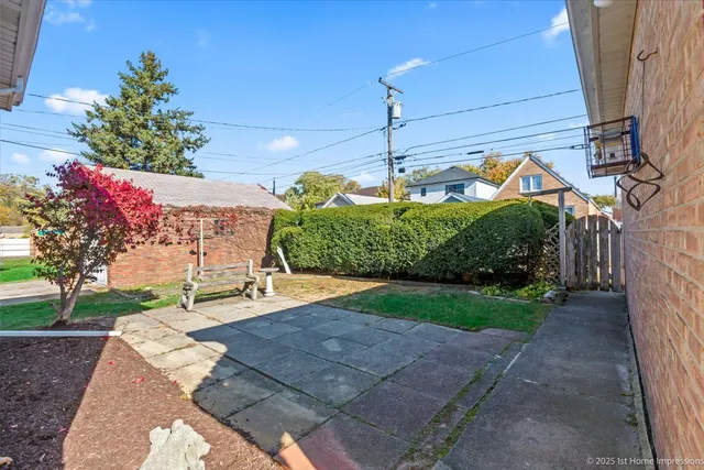 $515,000 | 9733 South Springfield Avenue, Evergreen Park, IL 60805