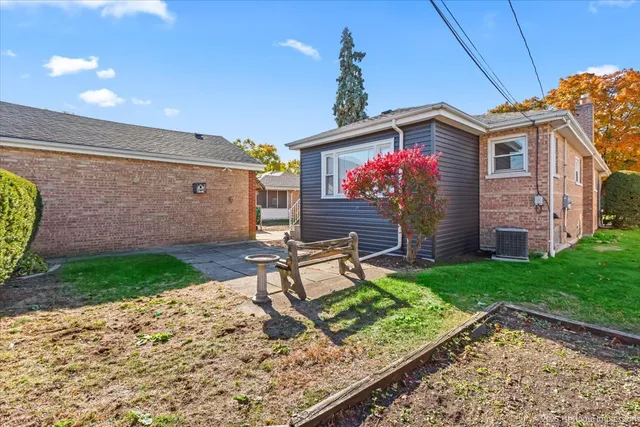 $515,000 | 9733 South Springfield Avenue, Evergreen Park, IL 60805